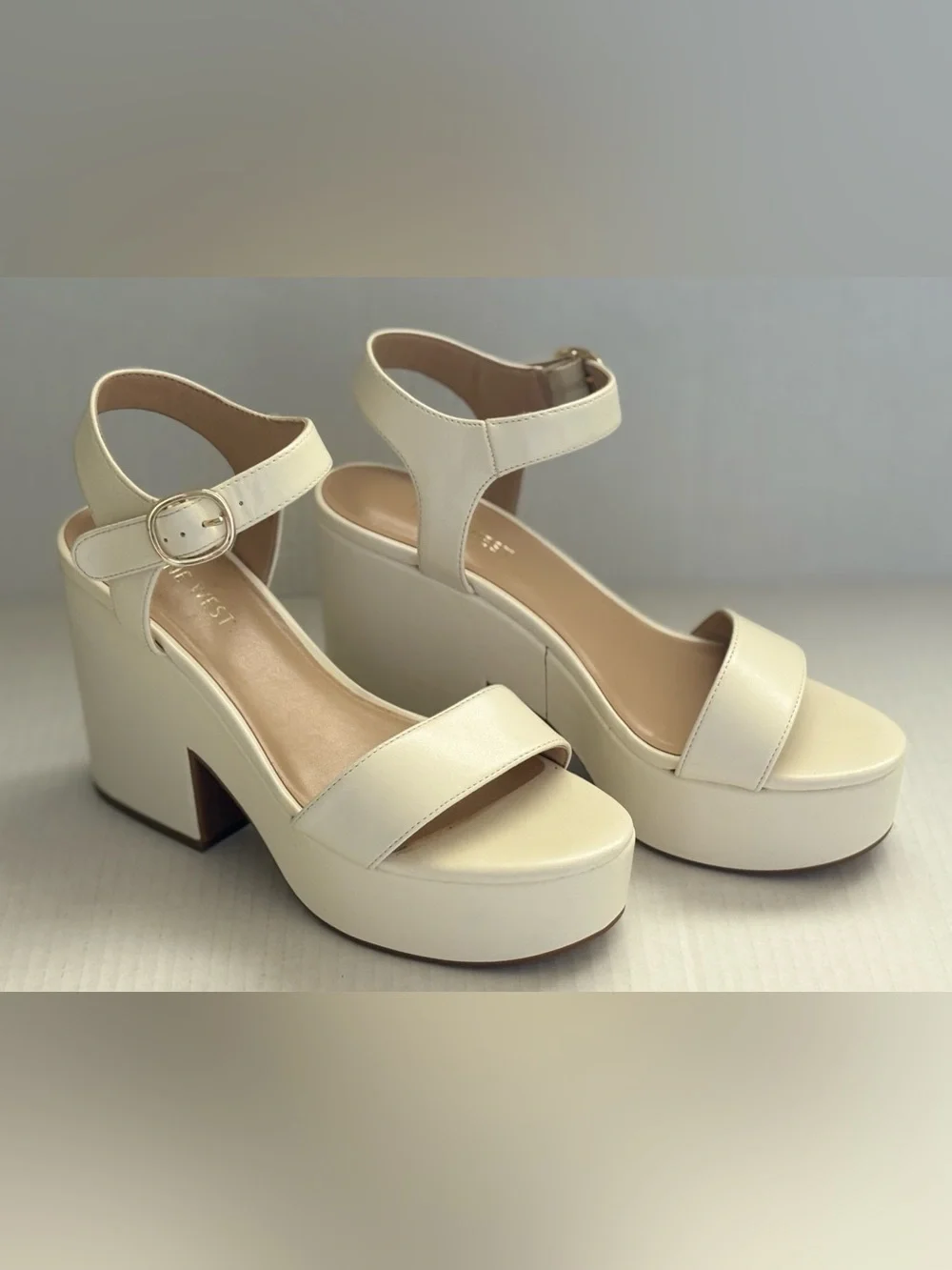 Nine West Cream Platform Sandals with Ankle Strap Chunky 4” Heels Size 8.5